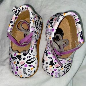 Size 3 infant moccasins THE ADAM’S FAMILY rare